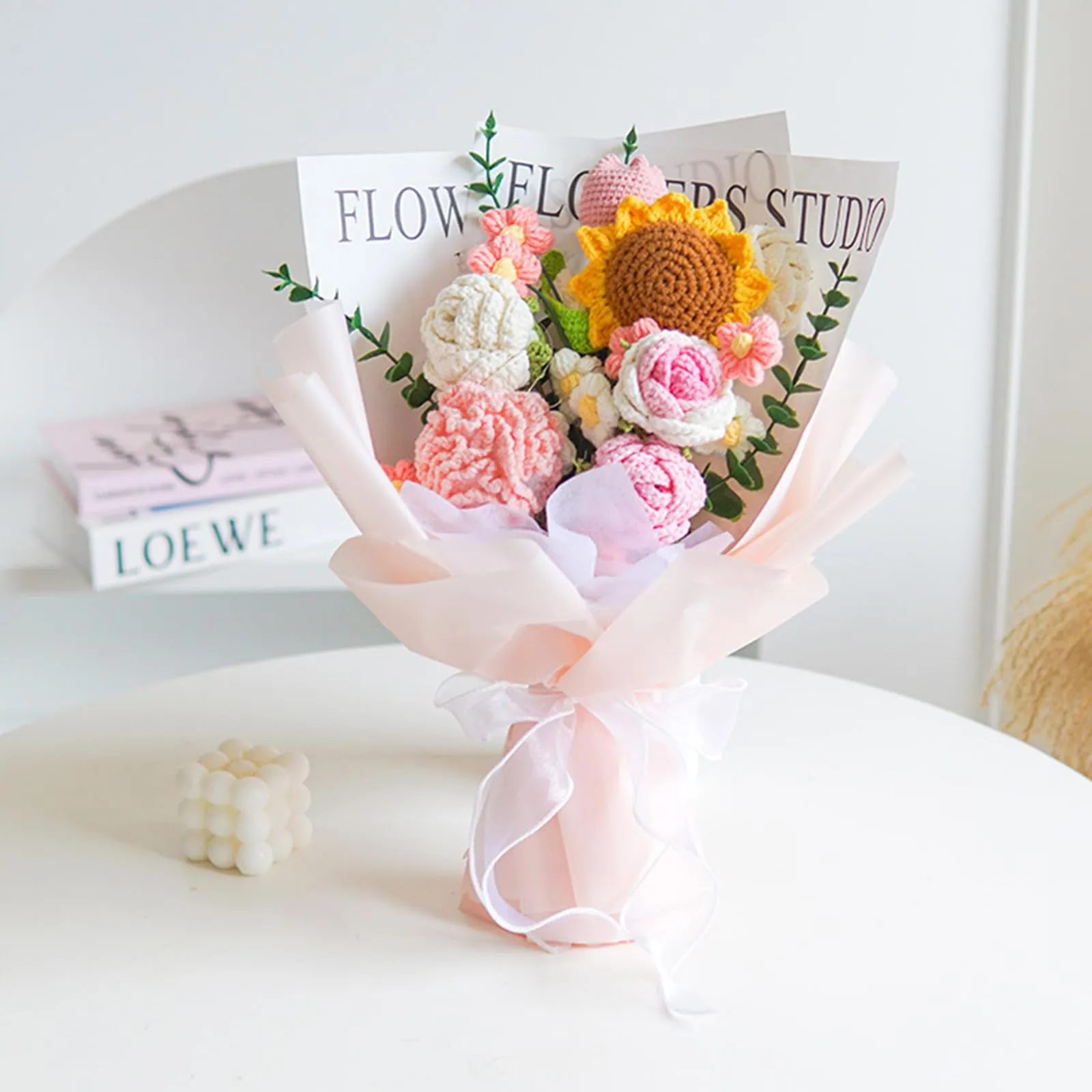 Bó hoa len handmade rực rỡ sắc màu là món quà vĩnh cửu tượng trưng cho tình yêu bền chặt