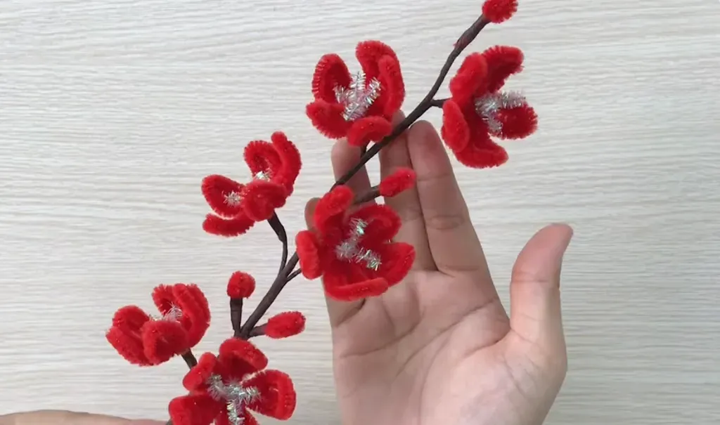 Sử dụng kẽm giúp cố định form dáng và tạo độ cong tự nhiên cho cành đào