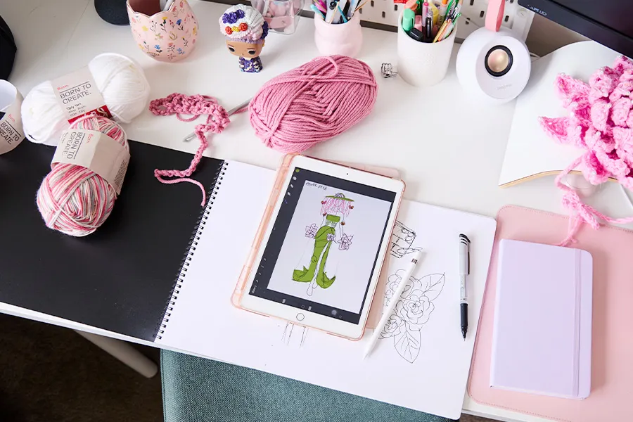693b8e1d0c71fc3f23b3a578_owa131_crochet-katelyn-leonardo-tablet-designing_900x600 Việc ghi chép chi tiết yêu cầu của khách hàng là bước đệm cho một sản phẩm hoàn hảo