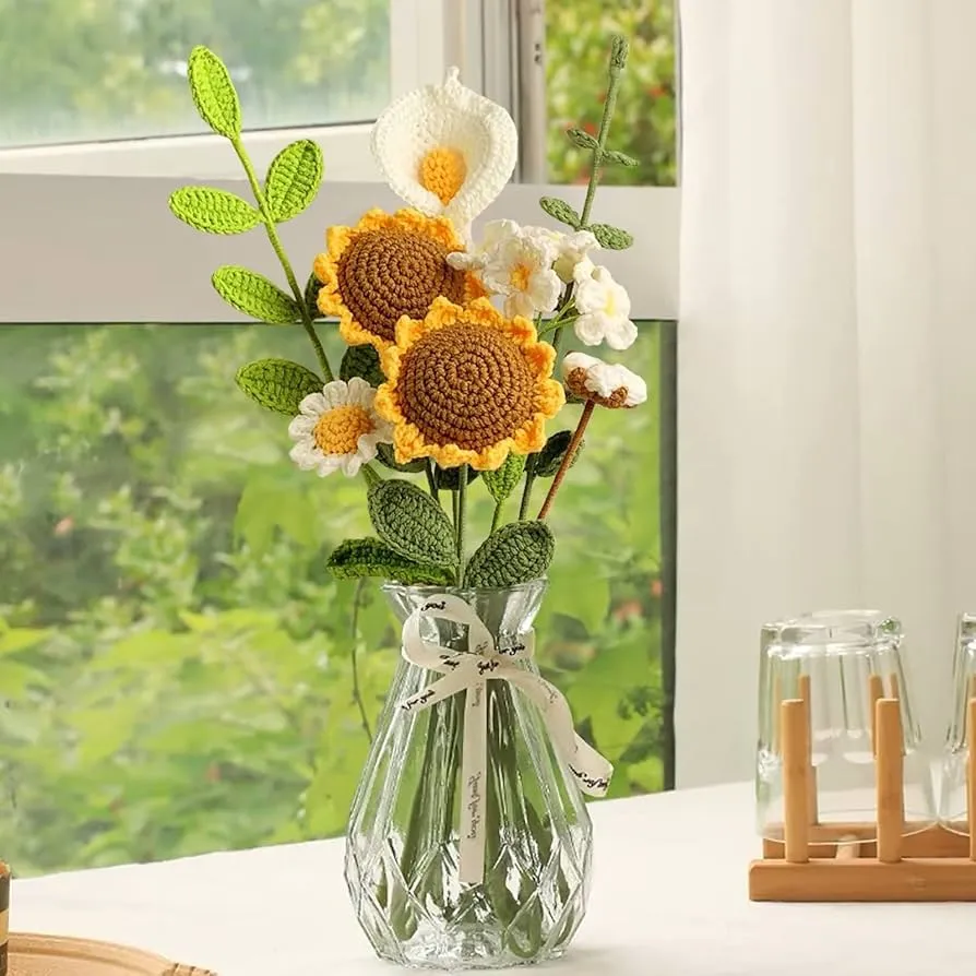Sự kết hợp hoàn hảo giữa hoa và lá len tạo nên một tác phẩm nghệ thuật bền vững