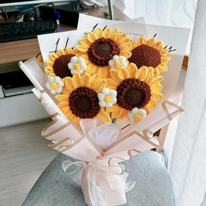 Bó hoa hướng dương bằng len mang vẻ đẹp bền vững và ý nghĩa sâu sắc