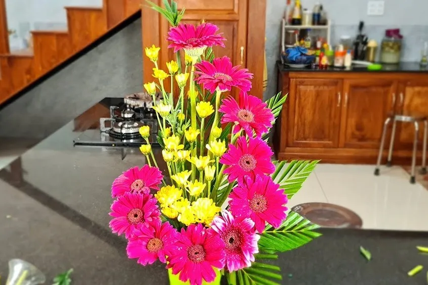 Bình hoa đồng tiền handmade giúp thu hút vượng khí và làm đẹp không gian
