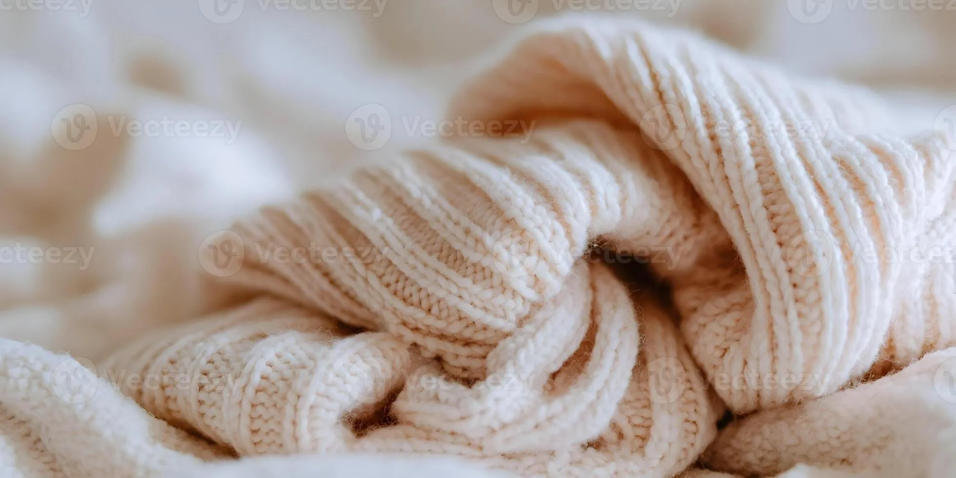 closeup-soft-beige-knit-sweater-texture-detail-fabric-photo-1 Sợi len mềm mại mang lại cảm giác dễ chịu và sang trọng cho người mặc