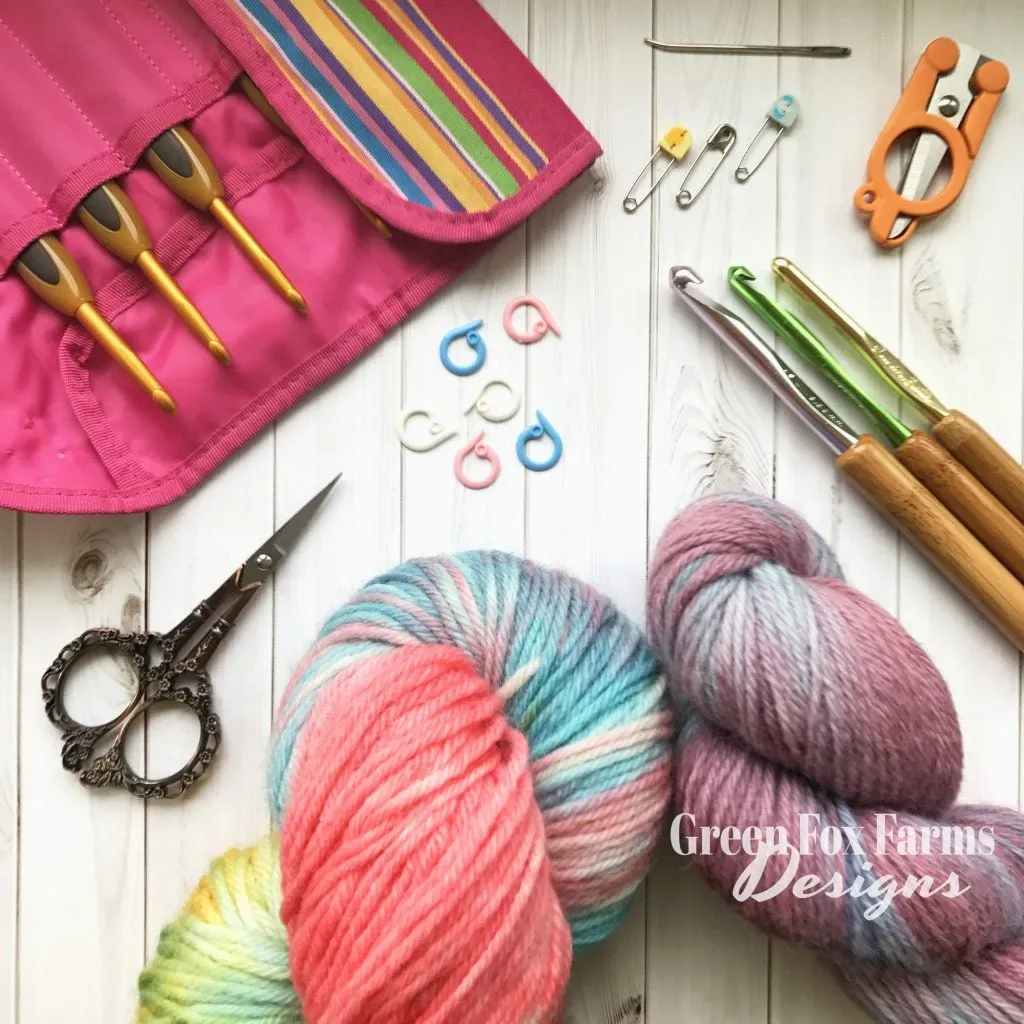 crochet-essentials-2-wm-1024x1024-1 Bộ dụng cụ đầy đủ để bắt đầu thực hiện móc túi len chuyên nghiệp