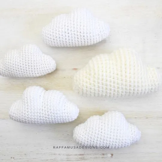 Kỹ thuật nhồi bông đều tay giúp đám mây giữ được hình dáng bồng bềnh lâu dài