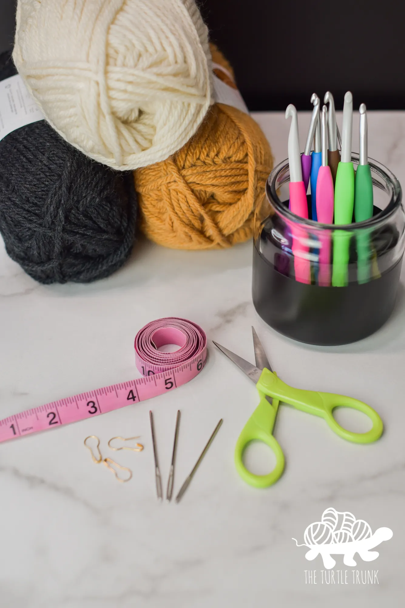 crochetsupplies-3wm-2 Bộ dụng cụ đầy đủ để bắt đầu quy trình đan vỏ bọc vô lăng ô tô bằng len chuyên nghiệp