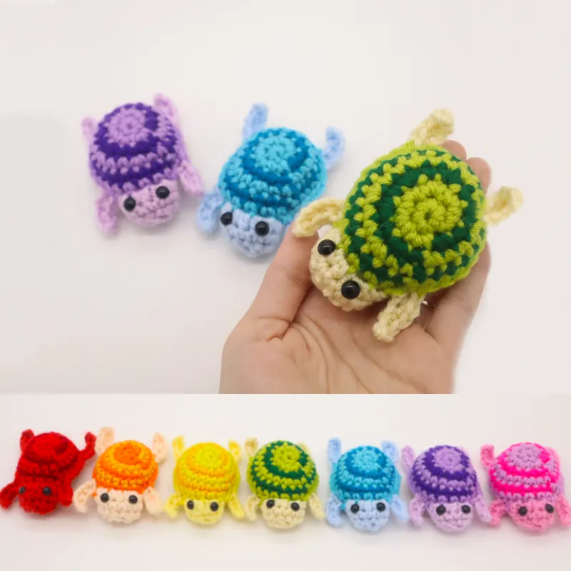 Những chú rùa mini nhiều màu sắc được hoàn thiện bằng kỹ thuật móc không cần khâu