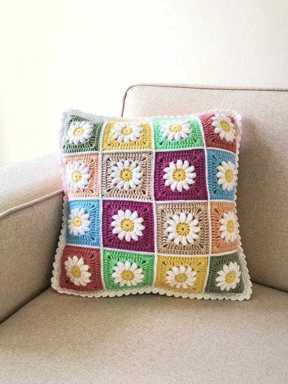 Vỏ gối len handmade mang lại vẻ đẹp ấm cúng và sang trọng cho không gian phòng khách