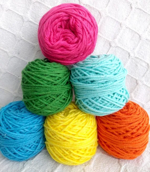 Lựa chọn các loại len cotton mềm mại và an toàn là ưu tiên hàng đầu khi làm lều cho bé