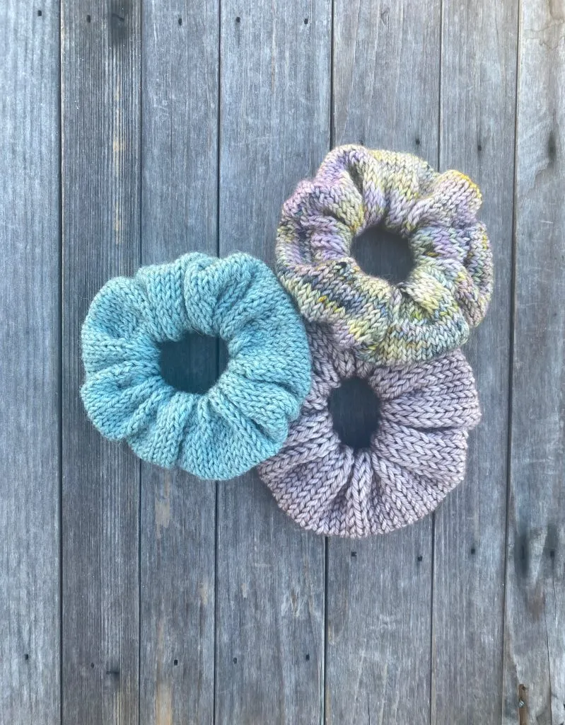 img_4774-799x1024-1 Những chiếc scrunchies len handmade đầy màu sắc và tinh tế