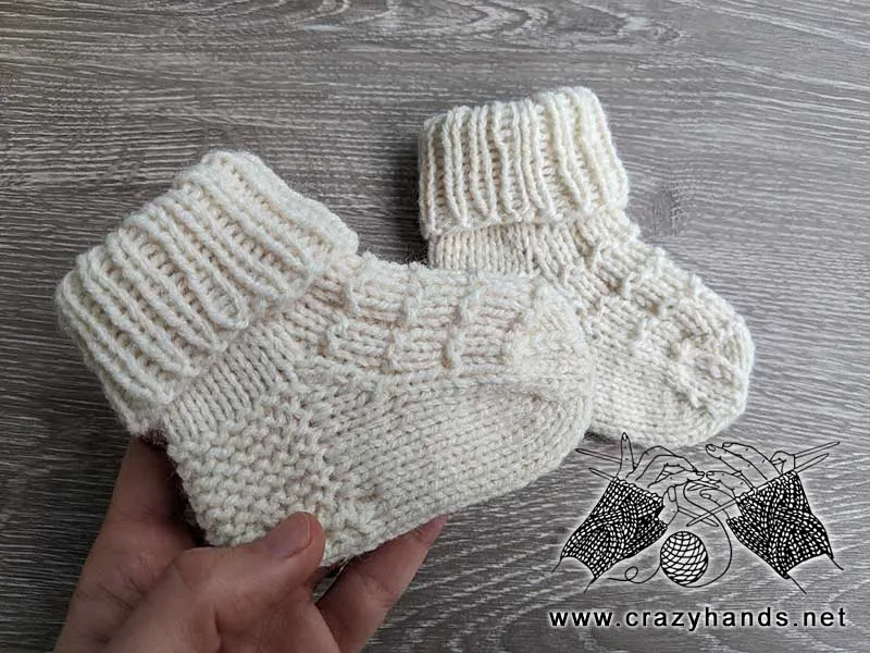 Kỹ thuật đan vòng sử dụng kim đan hai đầu giúp tạo ra sản phẩm không có đường may