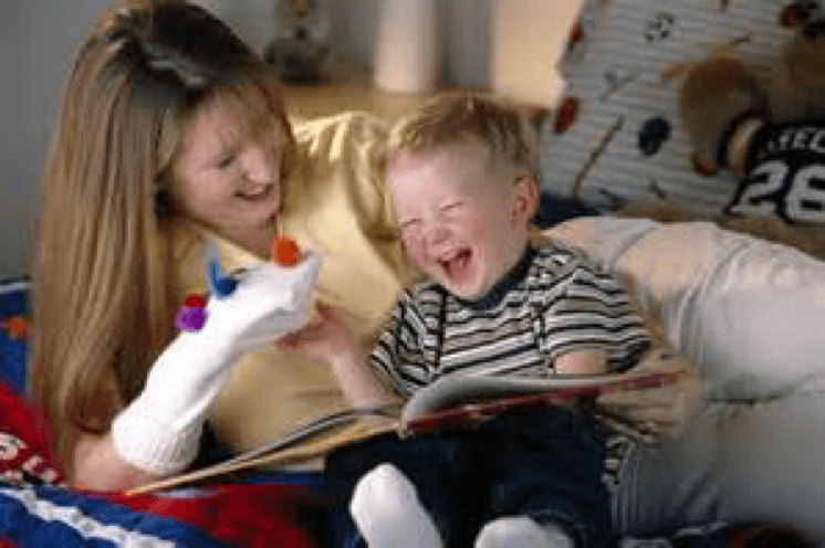 make2breading2bfun2bby2badding2bhand2bpuppets Sự kết hợp giữa giọng nói và cử động con rối tạo nên một buổi kể chuyện lôi cuốn