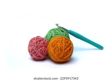 milk-cotton-yarn-crochet-hook-260nw-2295917343 Lựa chọn len và kim móc phù hợp là bước đầu tiên quan trọng