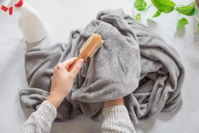Bảo quản đúng cách giúp chiếc chăn len khổng lồ luôn giữ được vẻ đẹp như mới